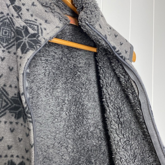 NorthCrest Classic Gray Plush Fleece Vest - Picture 4 of 5